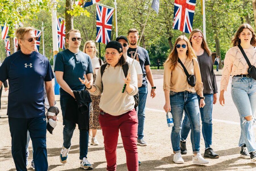 London: Changing of the Guard Tour by Buckingham Palace - Practical details that shape the day