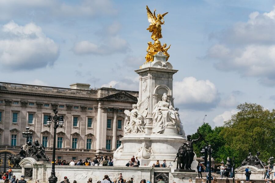 London: Changing of the Guard Tour by Buckingham Palace - Timing, weather, and the real risk of cancellation