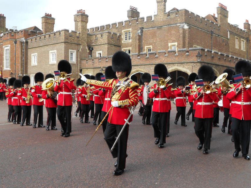 London: Changing of the Guard Walking Tour - Buckingham Palace without the courtyard view