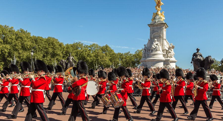 London: Changing of the Guard Walking Tour with Small Group - Why this two-hour royal walk works