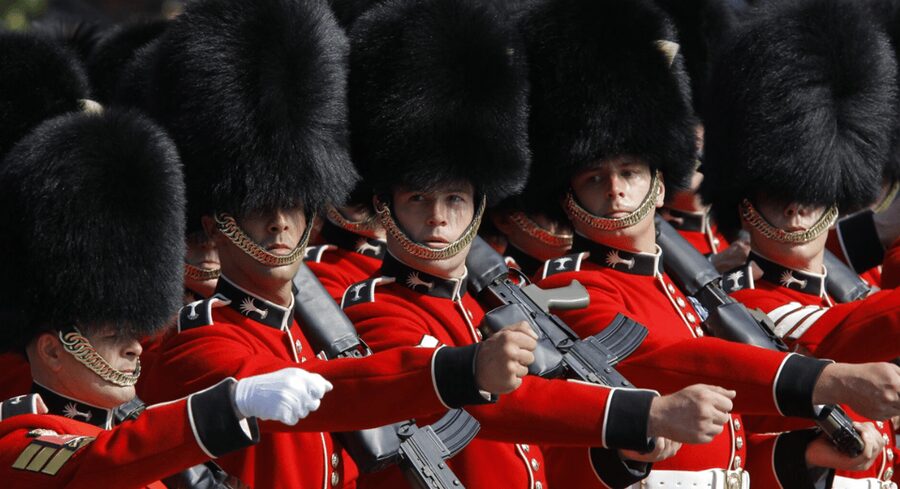 London: Changing of the Guard Walking Tour with Small Group - Buckingham Palace and the ceremony itself