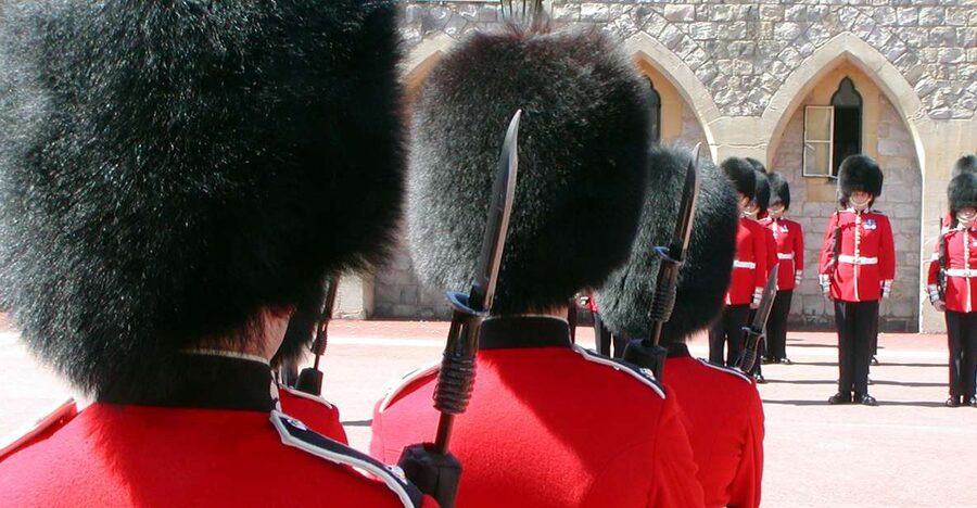 London: Changing of the Guards Ceremony Guided Walking Tour - Watching the Changing of the Guards