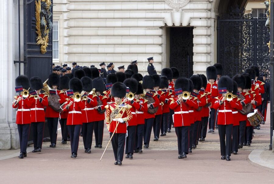 London: Changing of the Guards Ceremony Guided Walking Tour - Comparing the two, three, and four-hour choices
