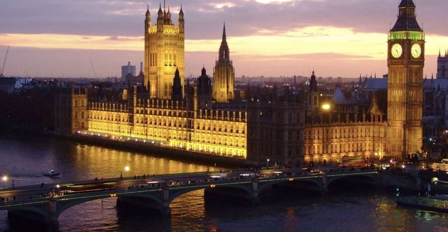 London: Christmas Eve City Tour with Dinner & Midnight Mass - Who will enjoy this night most