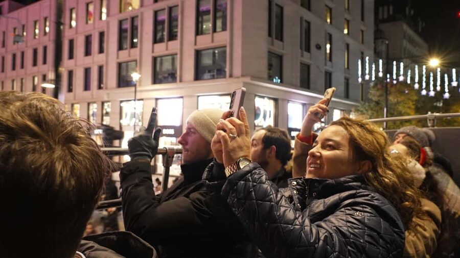 London: Christmas Lights Nighttime Bus Tour with Live Guide - The live guide is the heart of the experience