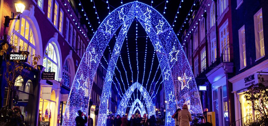 London: Christmas Lights Self Guided Walking Tour - Starting along the Strand