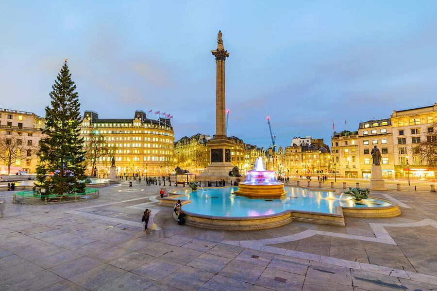 London: Christmas Lights Tour by Vintage Double-Decker Bus - Why the live commentary matters