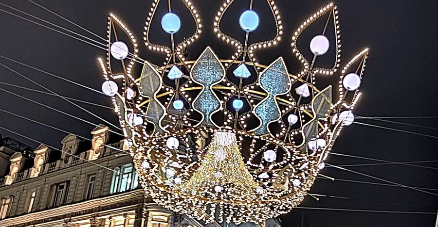 London Christmas Sparkle Walking Tour Small Group - Mayfair, Bond Street, and the art of Christmas shopping