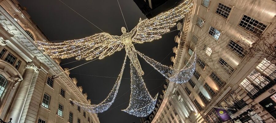 London Christmas Sparkle Walking Tour Small Group - Starting at Café Nero in central London