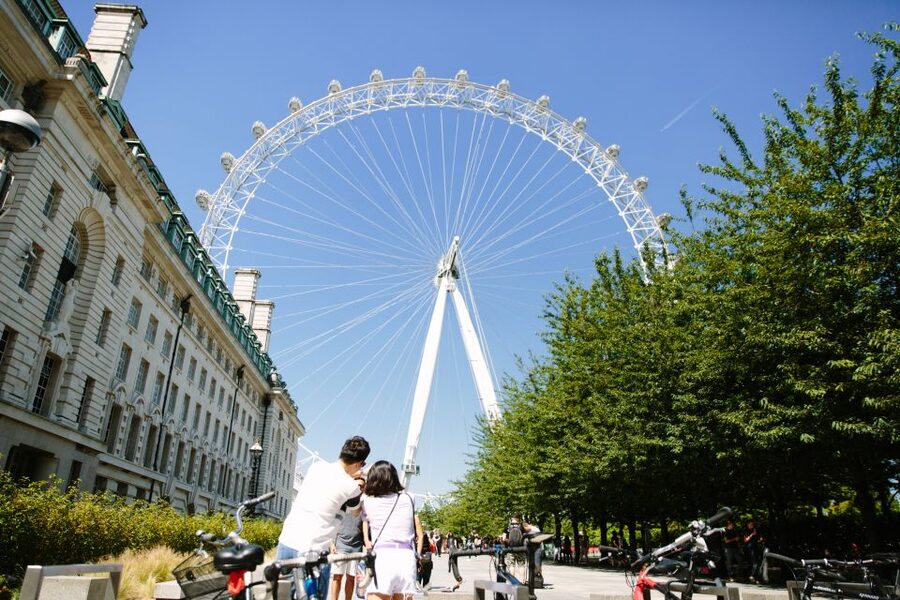 London: City Highlights Guided Bike Tour - The guide can make or break the ride