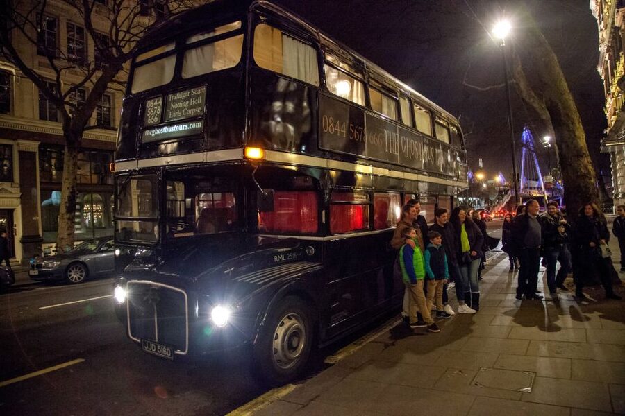 London: Comedy Horror Ghost Tour on a Bus - The Tower of London and London Bridge