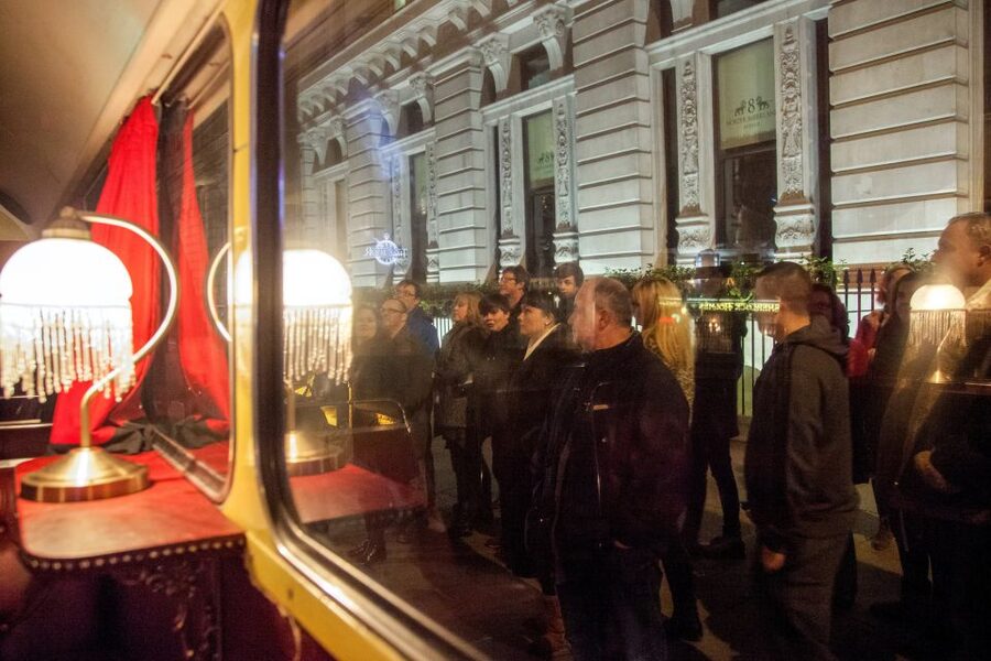 London: Comedy Horror Ghost Tour on a Bus - Meeting the creepy conductor at Trafalgar Square