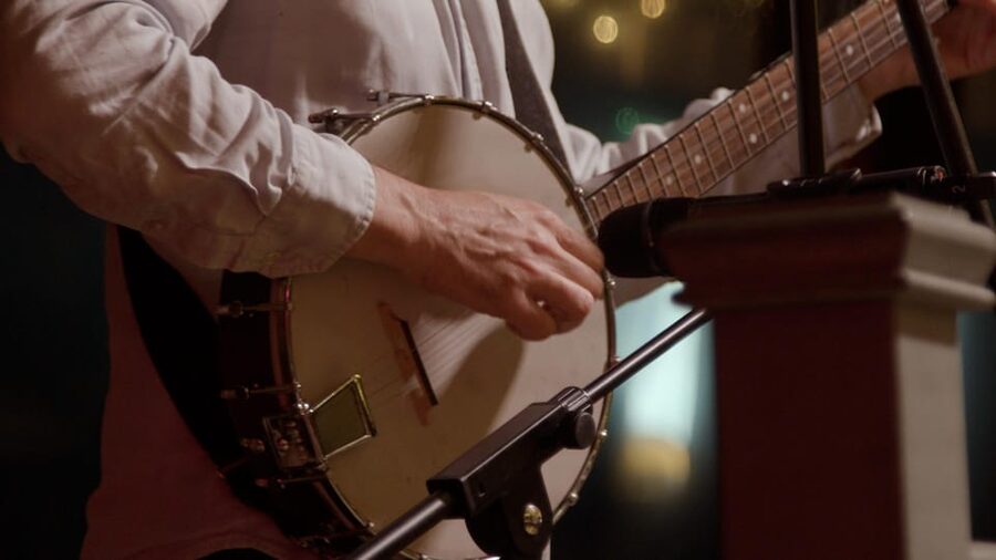 London: Country Music Party with Line Dancing, Two-stepping - Why the group atmosphere matters