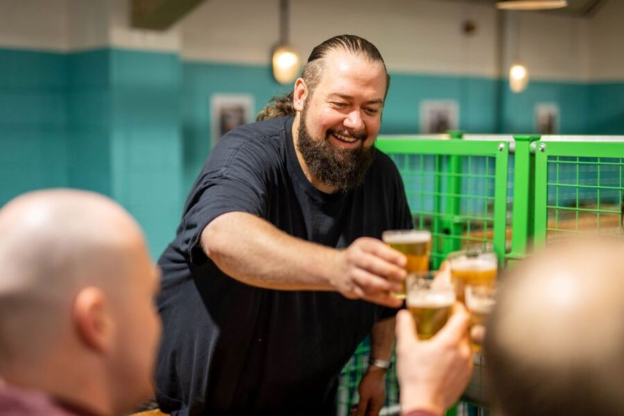 London: Craft Brewery Tour with Tasting of 4 Beers - Seeing the brewhouse and packaging lines