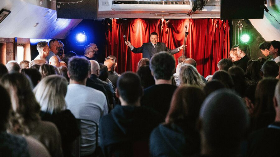 London: Dark Comedy on Iconic Battersea Barge - Finding the Battersea Barge from the Tube