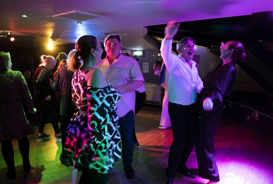 London: Dinner Cruise with Elvis Tribute on the Thames River - Practical tips for a smoother night
