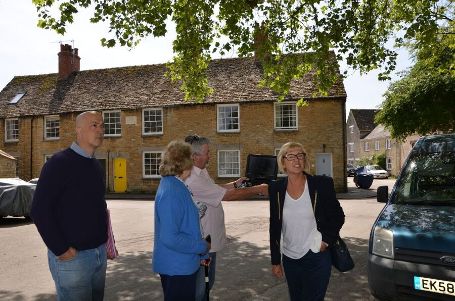 London: Downton Abbey Countryside Black Taxi VIP Tour - Is the Downton Abbey taxi tour worth booking?