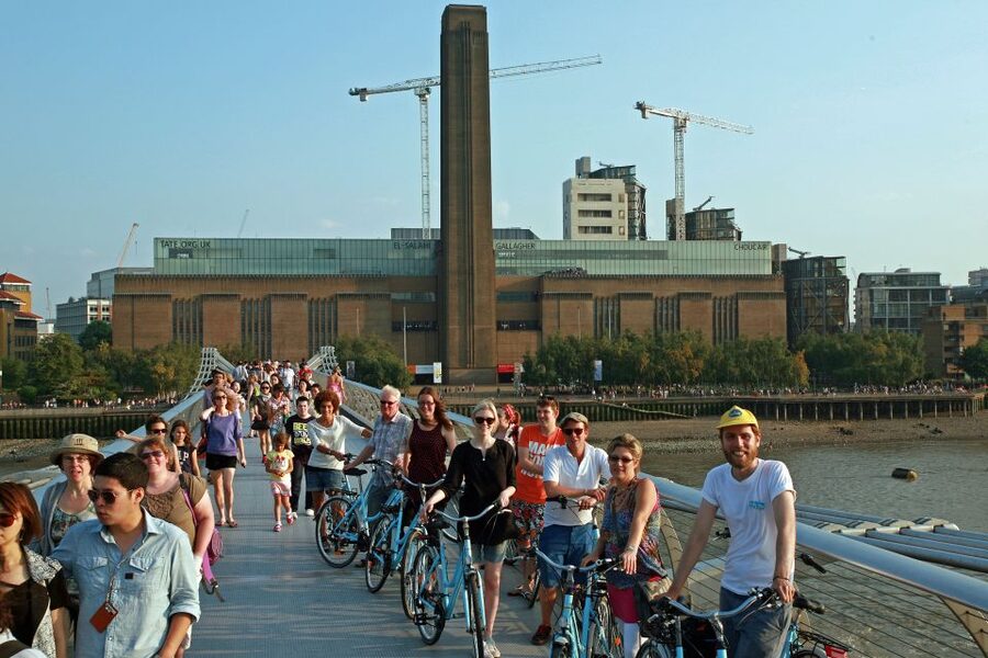 London: East London Town 3.5-Hour Bike Tour - Tower of London and Tower Bridge from the saddle