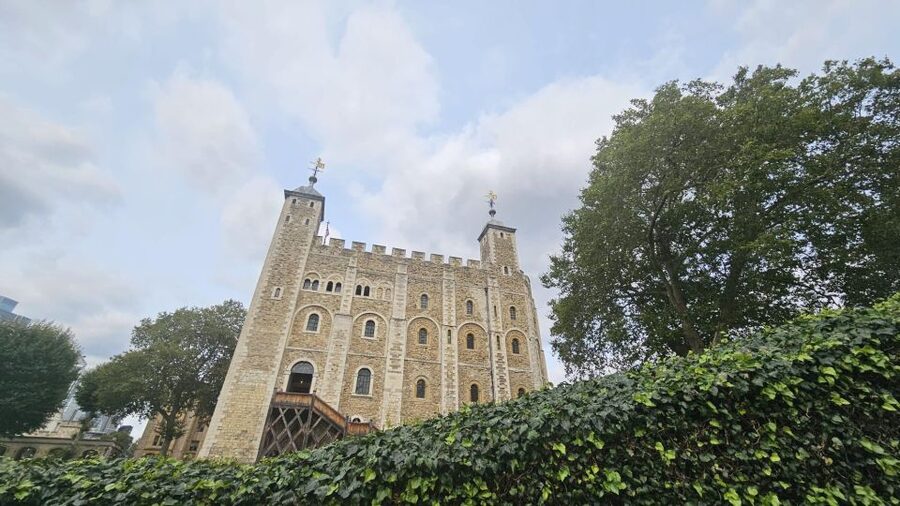 London: Easy Access Tower of London and Crown Jewels Tour - Key points to know before booking