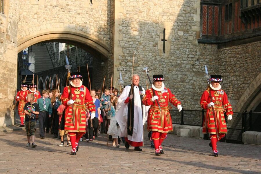 London: Easy Access Tower of London and Crown Jewels Tour - Meeting at Tower Hill Underground Station