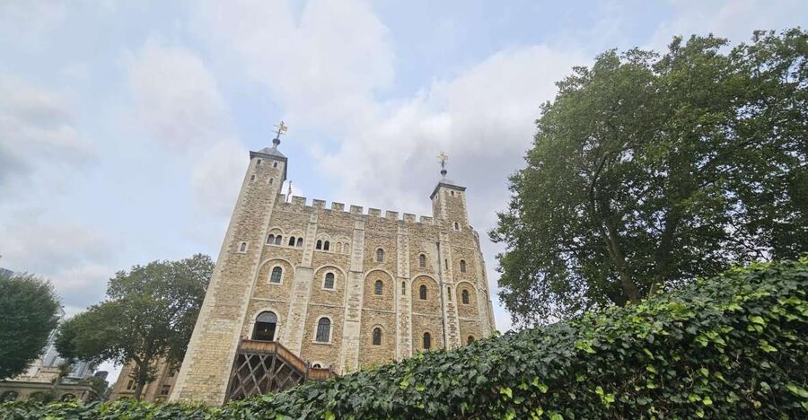 London: Easy Access Tower of London and Crown Jewels Tour - The White Tower and Tower Armory