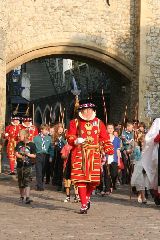 London: Easy Access Tower of London and Crown Jewels Tour - Beefeaters and the Tower ravens