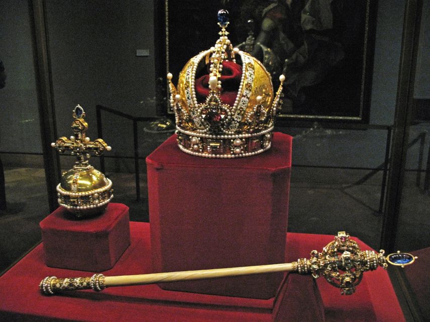 London: Easy Access Tower of London and Crown Jewels Tour - How good is the guiding?