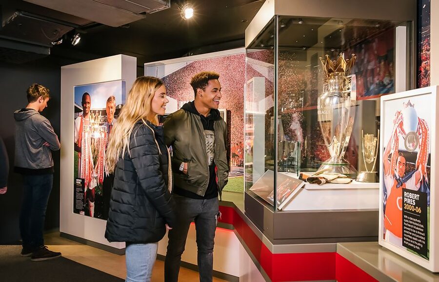 London: Emirates Stadium Entry Ticket and Audio Guide - Walking through the players’ tunnel