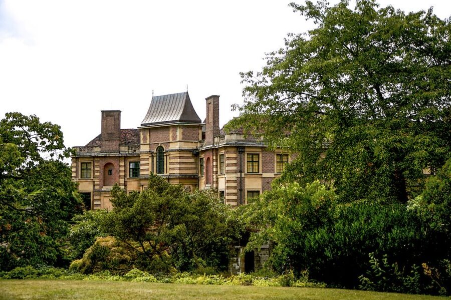 London: Entry Ticket to Eltham Palace and Gardens - The medieval great hall and minstrels’ gallery