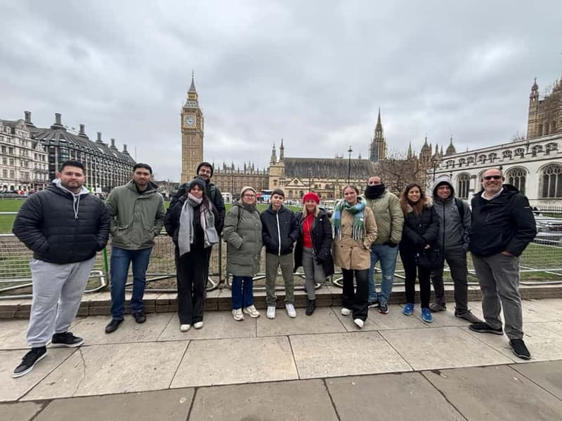 London: Essential Tour and Changing of the Guard, in Spanish - Horse Guards Parade and the first royal ceremony