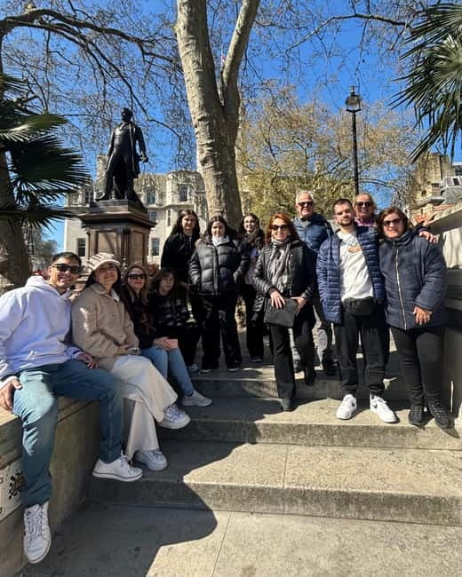 London: Essential Tour and Changing of the Guard, in Spanish - A wartime bunker and a pause in St. James’s Park