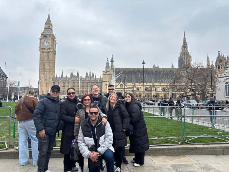 London: Essential Tour and Changing of the Guard, in Spanish - Buckingham Palace, royal residences, and the planned finish