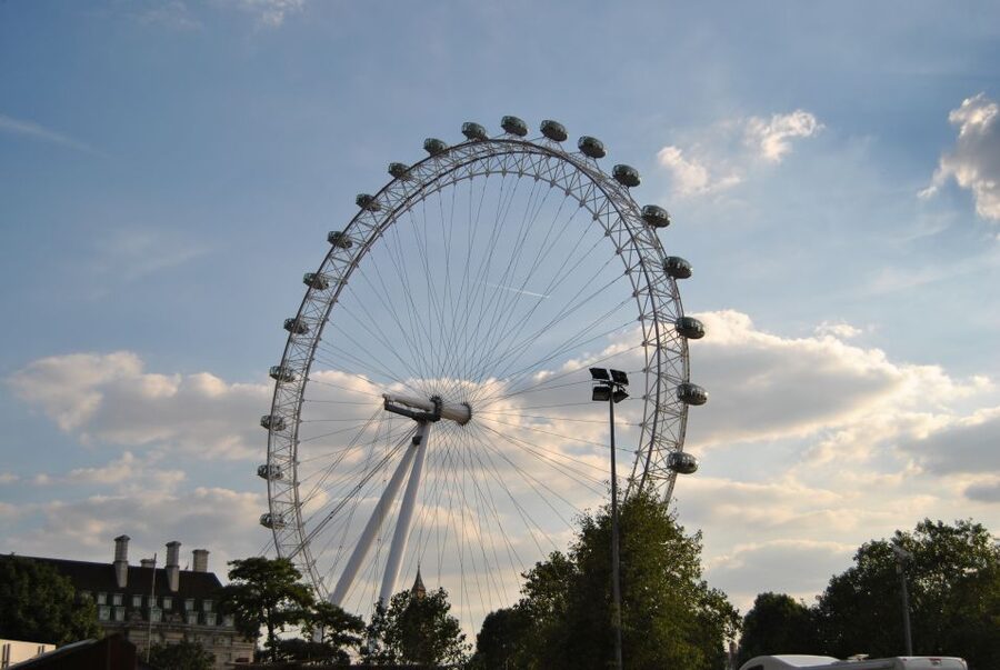 London: Famous Landmarks of the City by Car - The less obvious side of the route