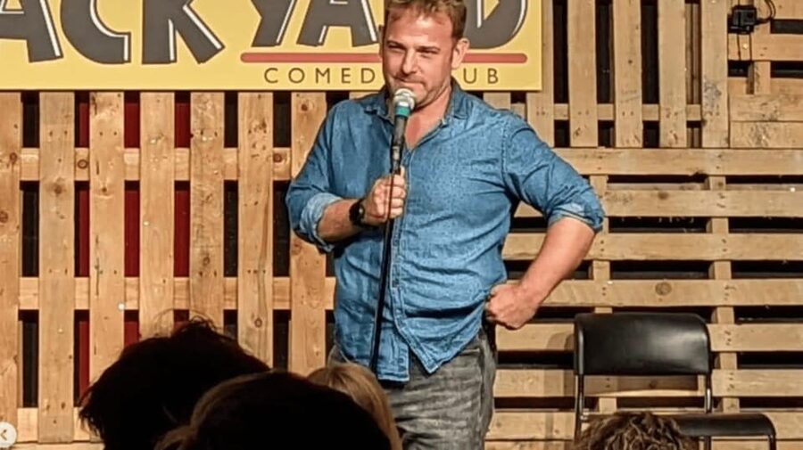 London: Friday Night at The Backyard Comedy Club - What the full evening feels like