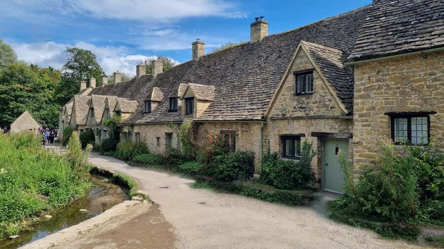 London: Full Day Cotswolds Tour with Shakespeare's Stratford - Stratford-upon-Avon: Shakespeare in a short visit