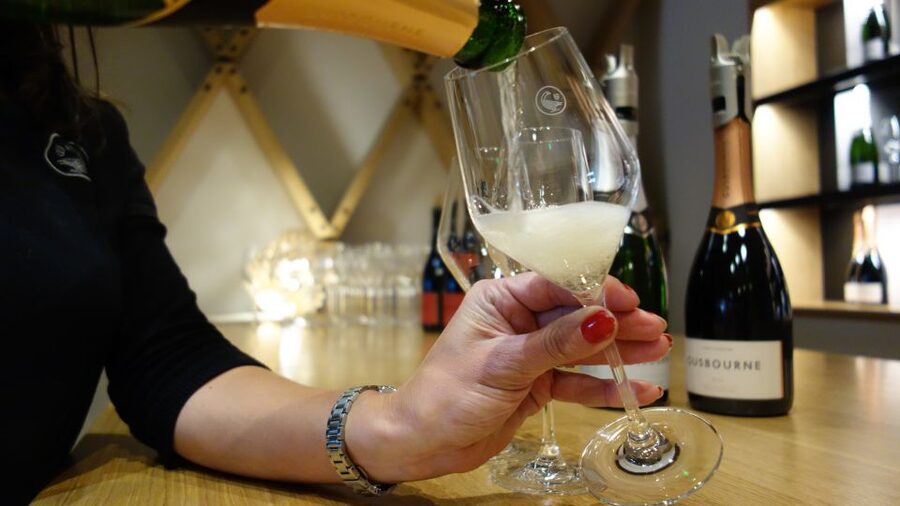 London: Full-Day English Wine Tour with Lunch - Lunch at an English pub around 1 PM