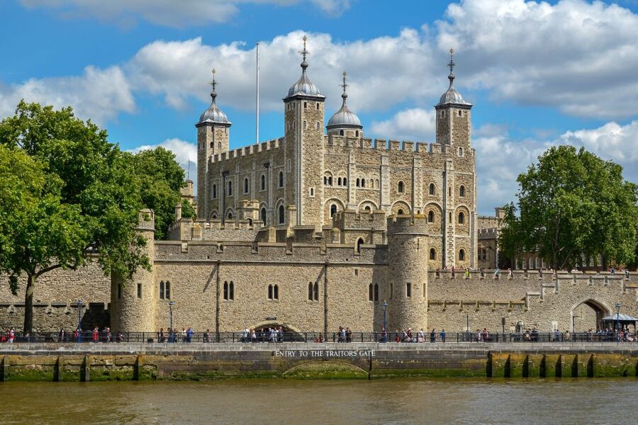 London: Full-Day Sightseeing Bus Tour with River Cruise - What This London Tour Is Trying To Do