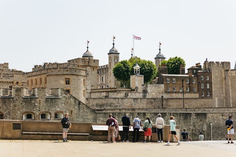 London: Full Day Tower, St. Paul's, Cruise & Eye Experience - Guides, transport, and the pace of the day