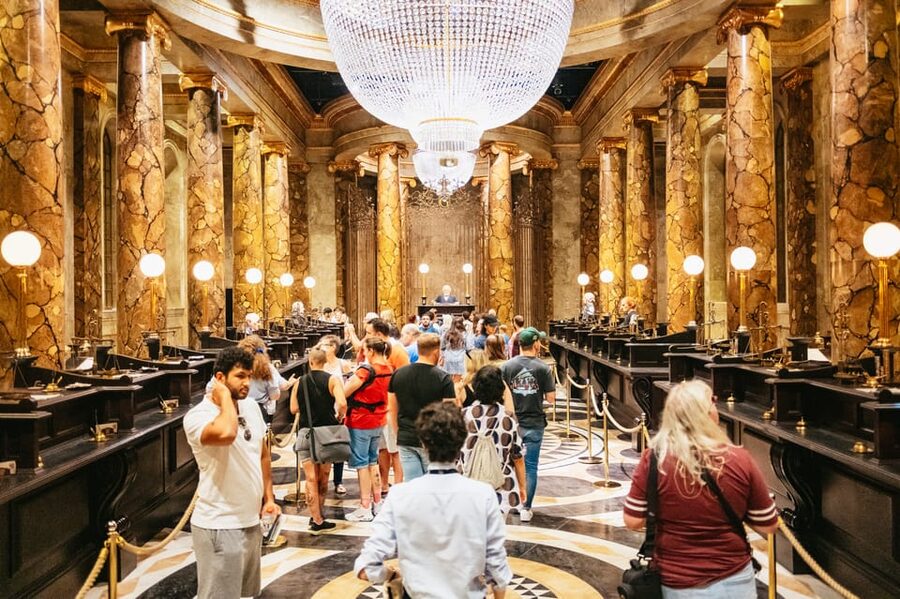 London: Fully-Guided Making of Harry Potter Tour - Hogwarts Express and Platform 9 ¾