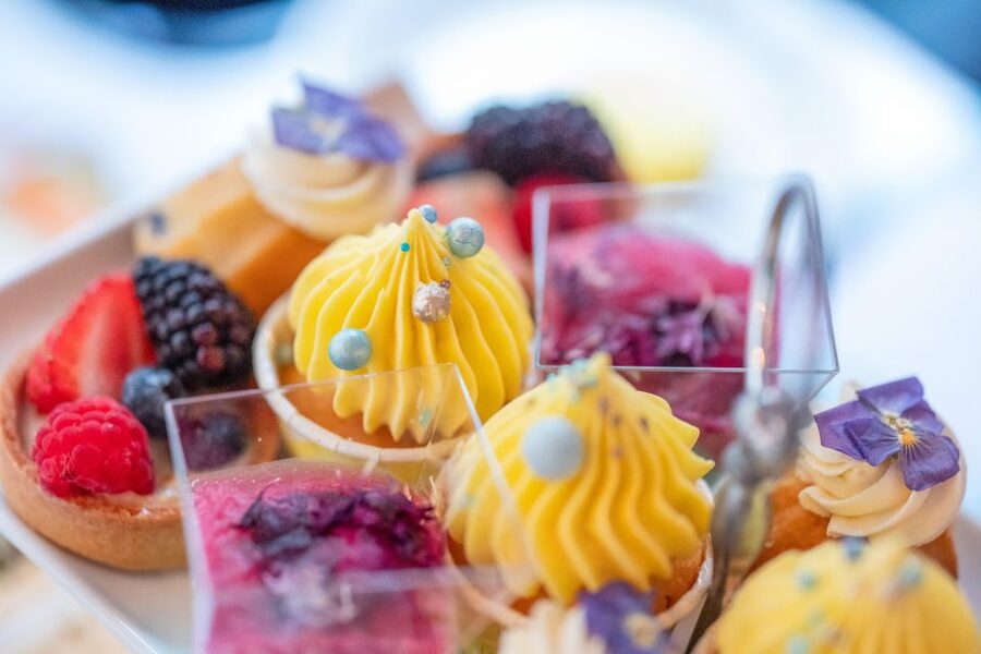 London: Gin and Afternoon Tea Bus Tour with Audio Guide - Three gin drinks with a London view