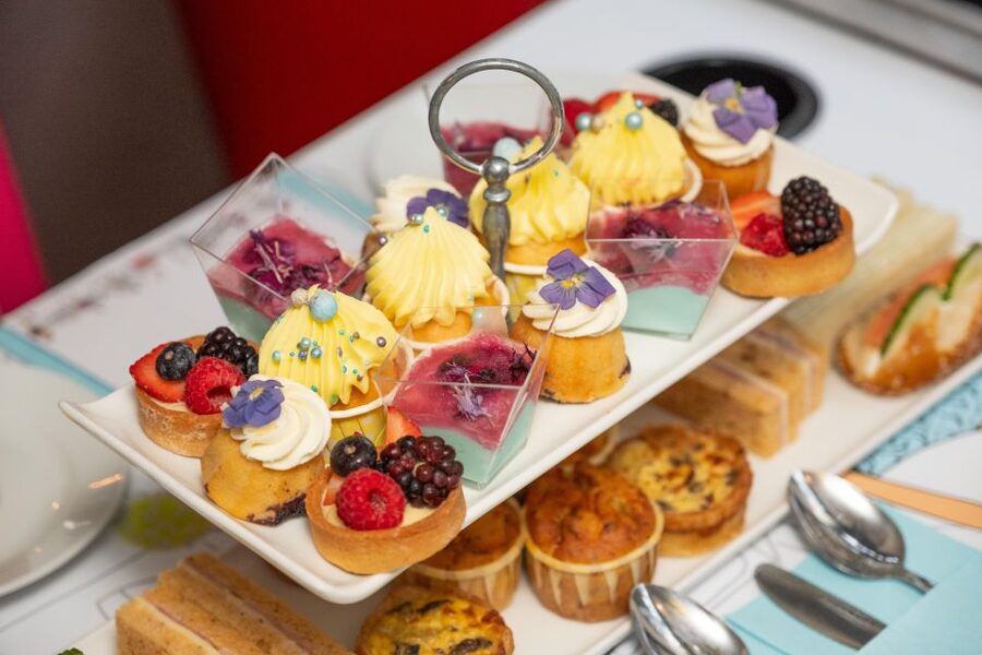 London: Gin and Afternoon Tea Bus Tour with Audio Guide - Marble Arch and the changing central route