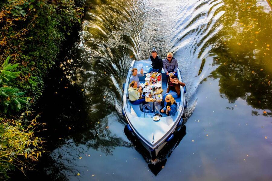 London: GoBoat Rental for Regent's Canal & Paddington Basin - Learning to steer before leaving