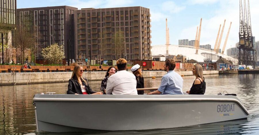 London: GoBoat Rental in Canary Wharf with London Docklands - Setting off from Canary Wharf