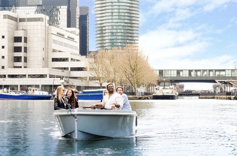 London: GoBoat Rental in Canary Wharf with London Docklands - Exploring the London Docklands at your own pace
