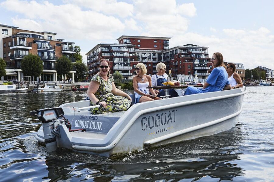 London: GoBoat Rental in Kingston upon Thames - Weather, comfort, and the honest drawbacks