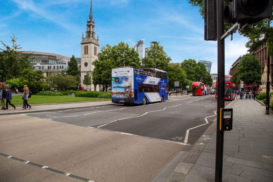 London: Golden Tours Gray Line Hop-on Hop-off Bus Tour - Audio Commentary, Live Guides, and Onboard Comfort