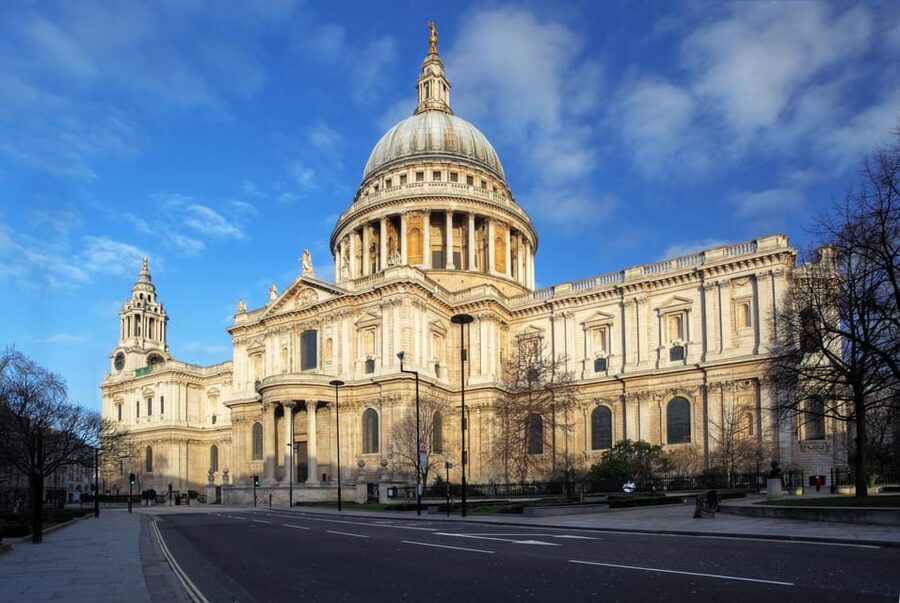 London: Guided Sightseeing Tour on a Vintage Open-Top Bus - The guide and driver shape the whole ride