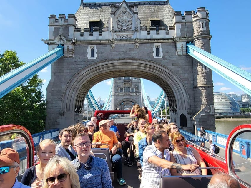 London: Guided Sightseeing Tour on a Vintage Open-Top Bus - Royal Courts of Justice and the approach to St. Paul’s