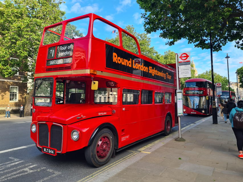 London: Guided Sightseeing Tour on a Vintage Open-Top Bus - Trafalgar Square and the final run to Piccadilly Circus