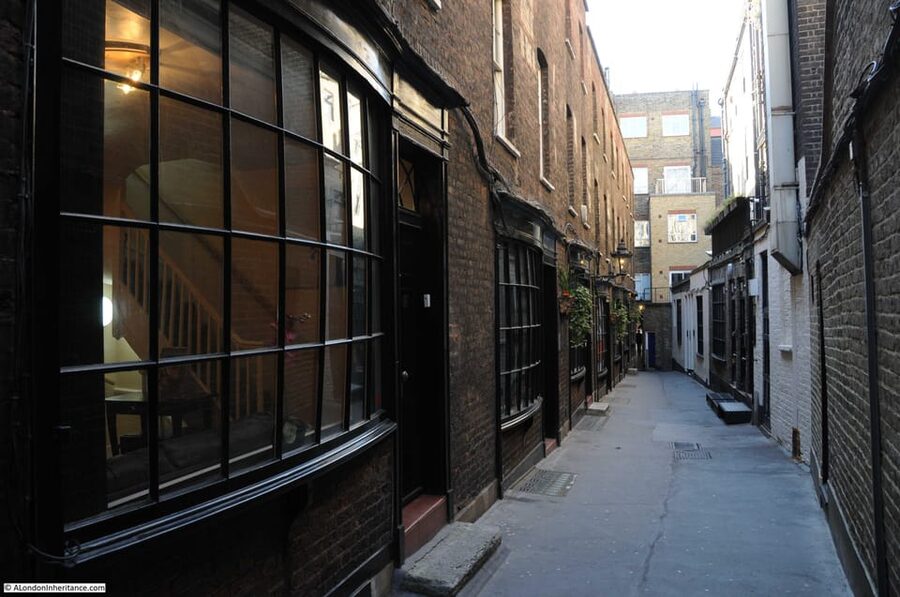 London: Guided Thames Cruise and Harry Potter Walking Tour - Westminster adds famous London sights